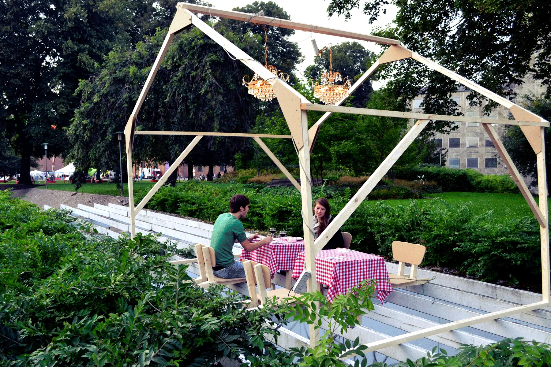 Pergola met pop-up restaurant